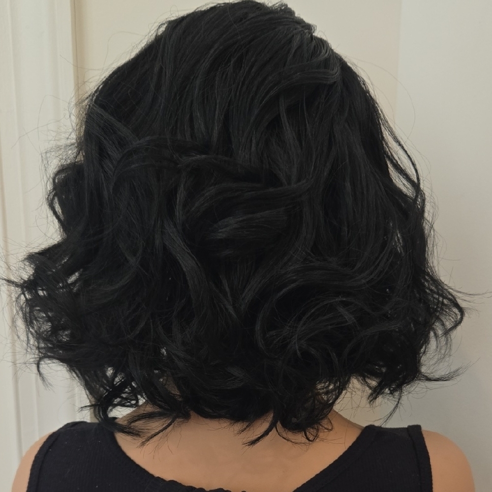 Sleek Black Wigs with Natural Shine and Volume - Picture 4 of 6